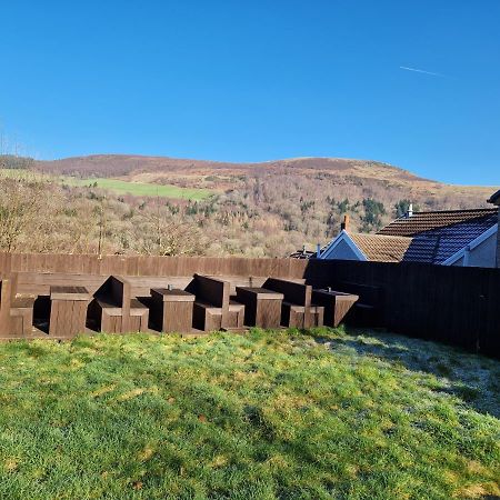 Flat 5. Modern Studio Apartment, Tynte Hotel, Mountain Ash Quakers Yard Extérieur photo