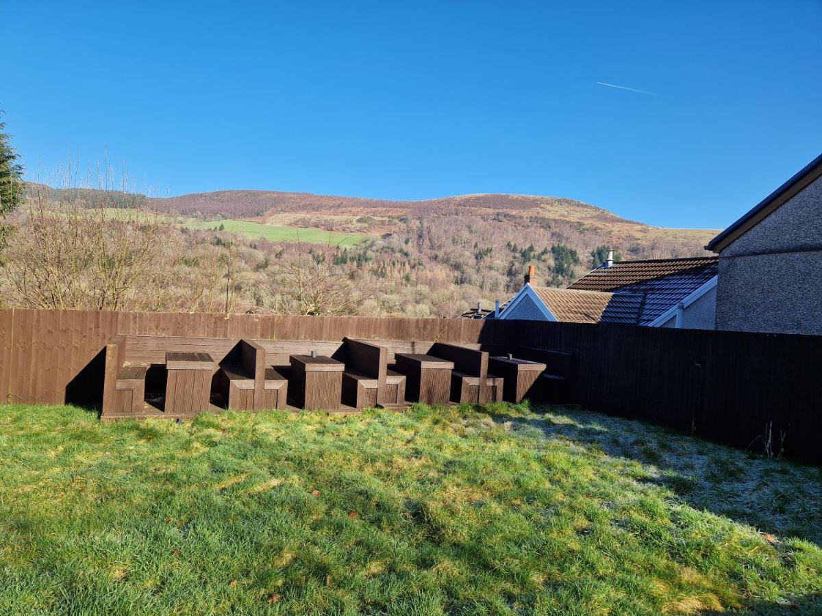 Flat 5. Modern Studio Apartment, Tynte Hotel, Mountain Ash Quakers Yard Extérieur photo